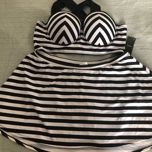 Two-piece black and white bathing suit